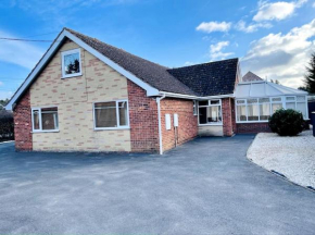 5-Bedroom Cottage in Healing, Grimsby